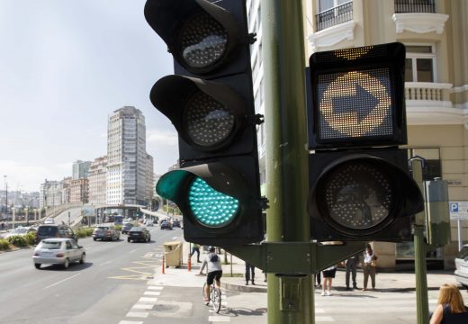 Mobilidade reforzará a seguridade das e dos ciclistas con dez paneis semafóricos nos cruzamentos de vías